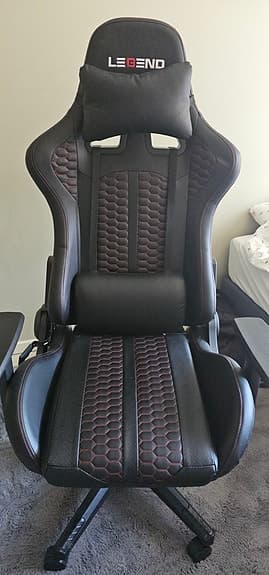 Svart gamingstol legend och gamingbord Jysk