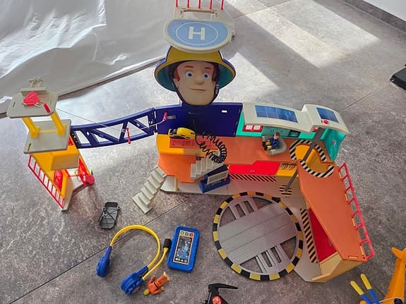 Brandman Sam lekset brandstation med fordon (Fireman SAM)