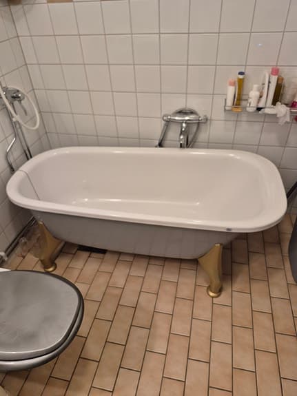 Ifö badkar på ben vitt/grått