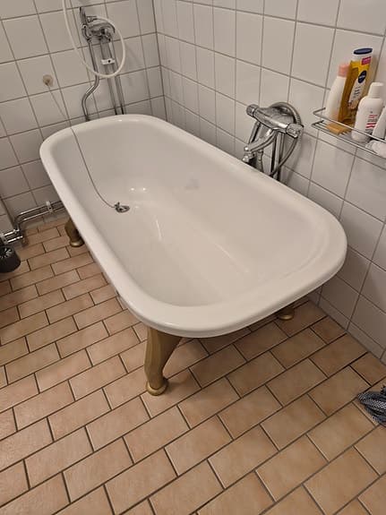 Ifö badkar på ben vitt/grått