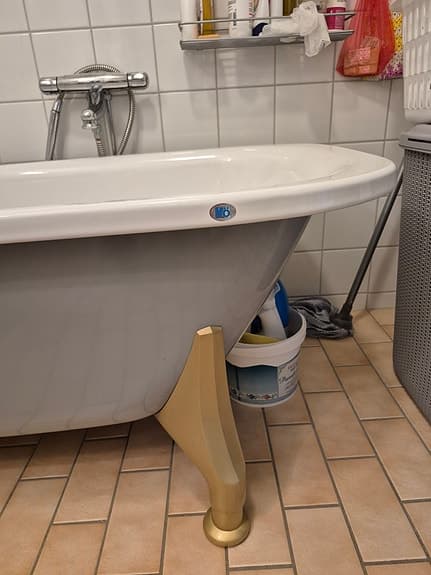 Ifö badkar på ben vitt/grått