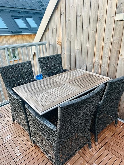 Utegrupp med bord och 4 stolar konstrotting grå