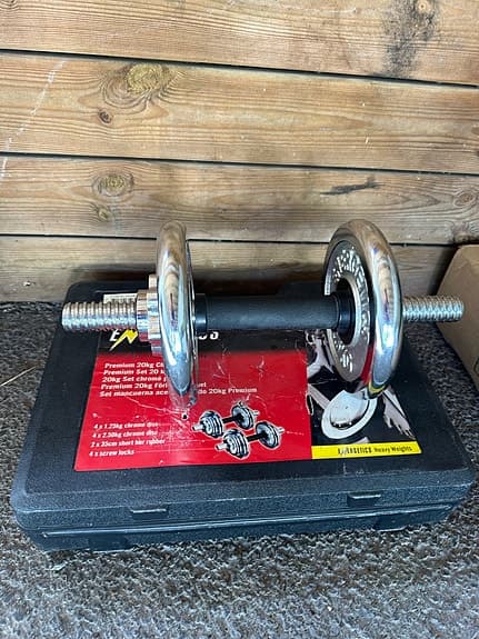 Hantelset 20kg, crossfit box 45*40*30 och maghjul