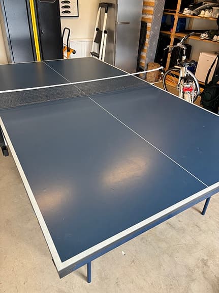 Stiga pingisbord blått på hjul