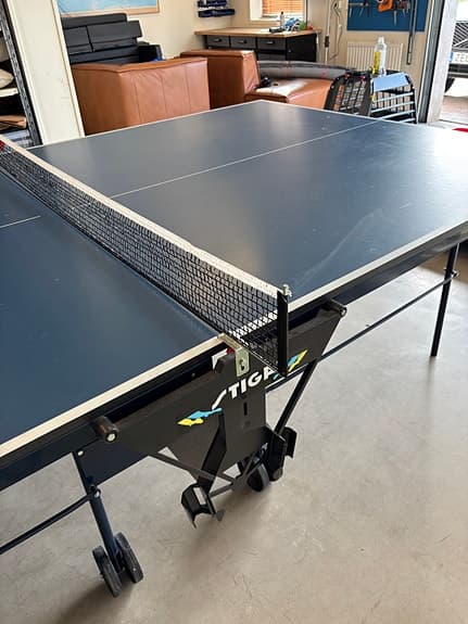 Stiga pingisbord blått på hjul