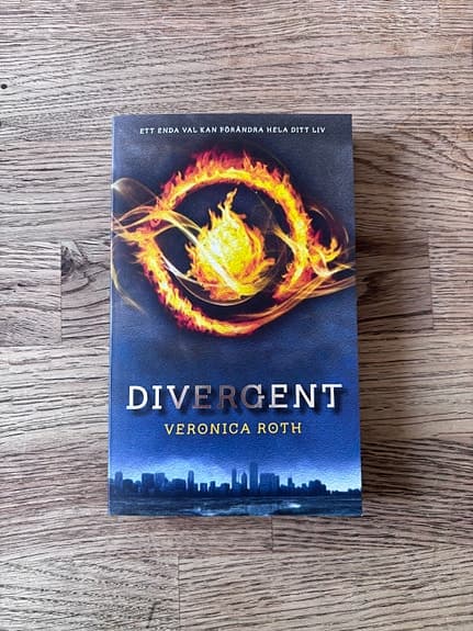 Veronica Roth Divergent-trilogin böcker+bonusbok på svenska