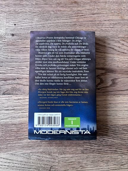 Veronica Roth Divergent-trilogin böcker+bonusbok på svenska