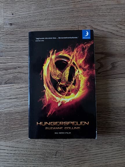 Suzanne Collins Hungerspelen-trilogin böcker pocket svenska