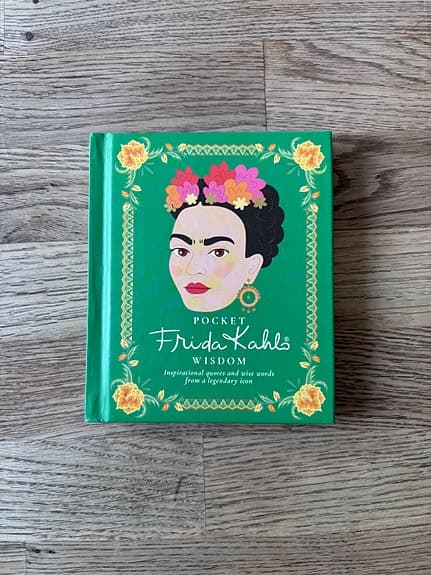 Pocket Frida Kahlo Wisdom bok grön