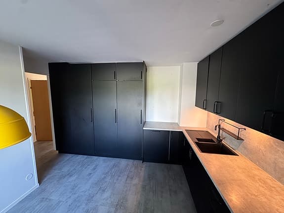 Kök med luckor från Kolmårdenkök samt golv säljes