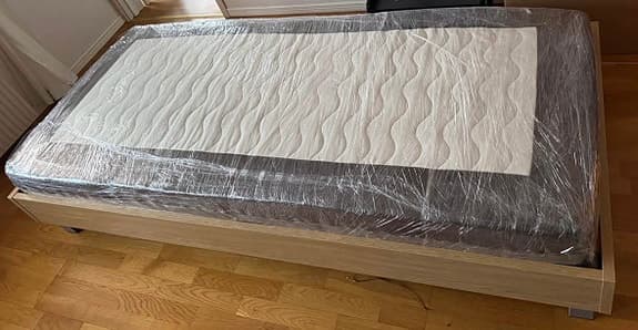 TEMPUR ställbar säng 90cm + gavel