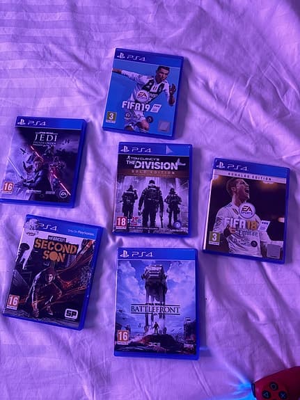 PlayStation 4 spelpaket med flera titlar