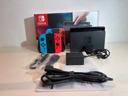Nintendo Switch komplett med 3 digitala spel och fixade JoyCon