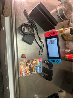 Nintendo Switch spelkonsol med Joy-Con röd/blå samt spel och tillbehör