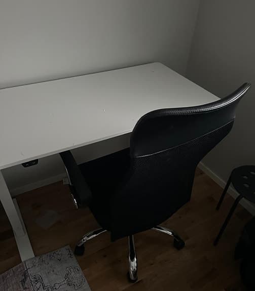 Skrivbord med Bekväm kontor stol