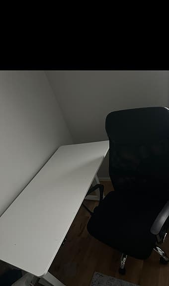 Skrivbord med Bekväm kontor stol