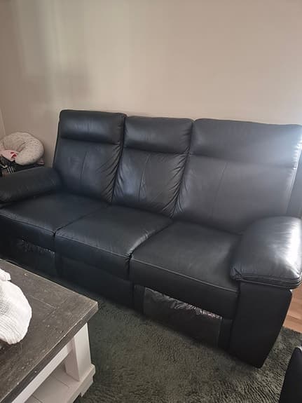 Svart soffgrupp med recliner