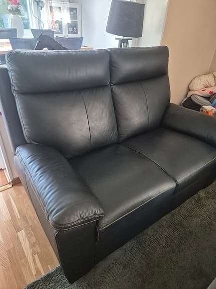 Svart soffgrupp med recliner