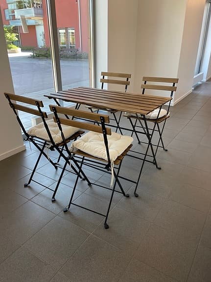 Matgrupp bord och 4 stolar