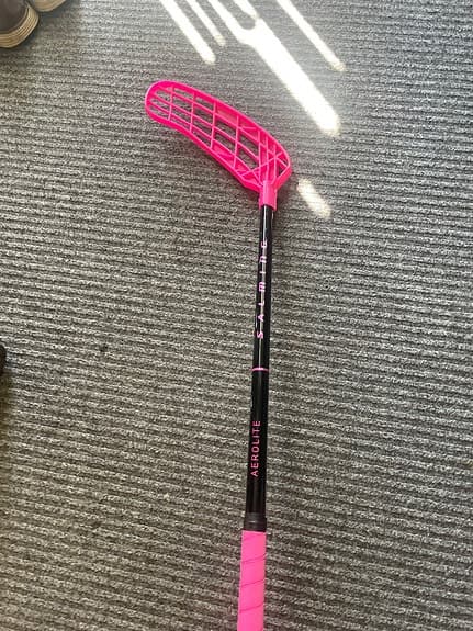 Salming Aerolite innebandyklubba rosa/svart 101cm