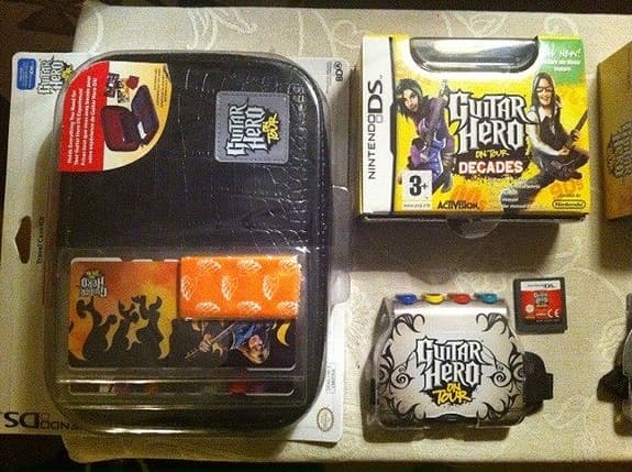 Nintendo DS Guitar Hero On Tour Komplett Samlarpaket – 2 spel + 2 Grip + Nya tbh