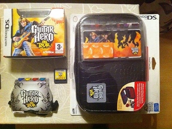 Nintendo DS Guitar Hero On Tour Komplett Samlarpaket – 2 spel + 2 Grip + Nya tbh