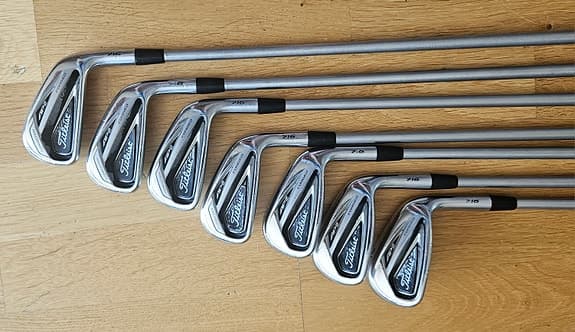 Titleist AP2 716 järn 4–9 + PW med KBS Tour C-Taper.