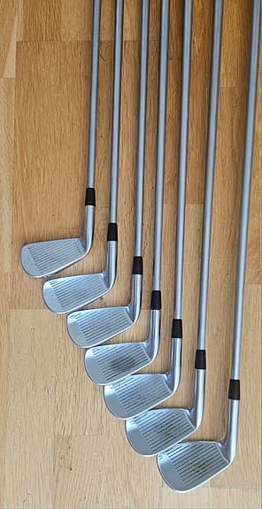 Titleist AP2 716 järn 4–9 + PW med KBS Tour C-Taper.