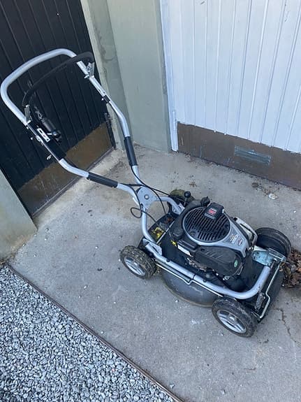 Stiga Briggs & Stratton bensindriven gräsklippare