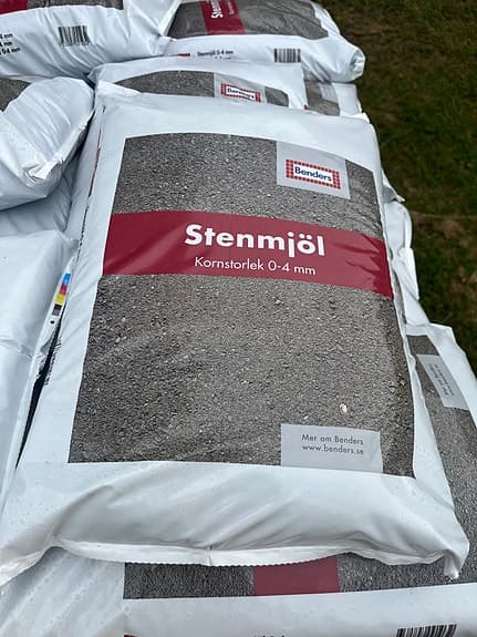 Benders stenmjöl 0–4 mm 15 kg grå