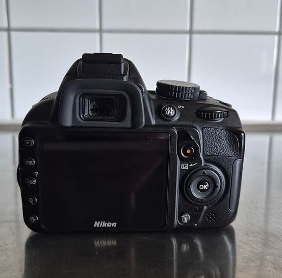 Nikon d3100 2st object, 2st batteri, 32GB SD, UV lens & Väska