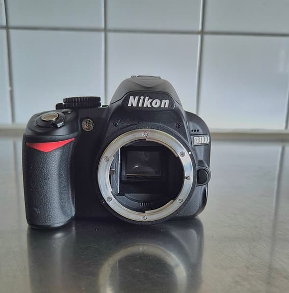 Nikon d3100 2st object, 2st batteri, 32GB SD, UV lens & Väska