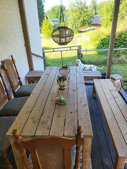 Bord och 2 bänkar trä. 180cm