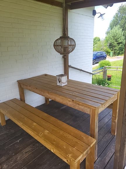 Bord och 2 bänkar trä. 180cm