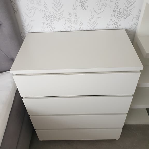 Malm byrå 4 lådor