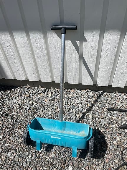 Gardena handdriven spridare för gräsfrö/gödsel