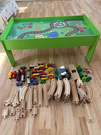 BRIO tågbord med trätåg och räls