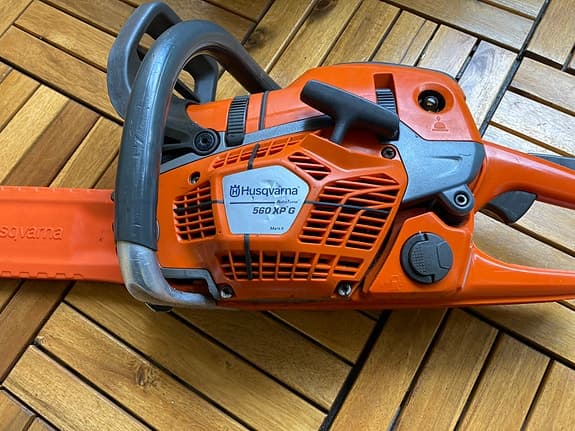 Husqvarna motorsåg med Oregon VersaCut svärd