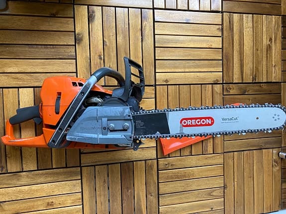 Husqvarna motorsåg med Oregon VersaCut svärd