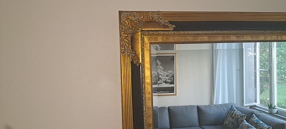 Stor pampig guldspegel i Karl Johan-stil (110x80 cm)