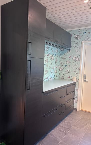 IKEA förvaringslösning med skåp, lådor och överskåp – fint skic