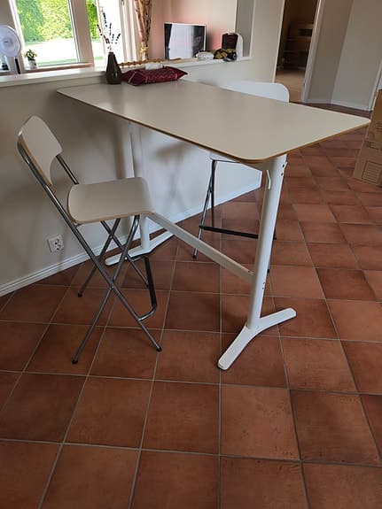 IKEA barbord med två barstolar vit