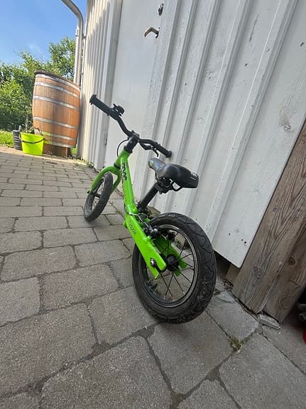 Frog tadpole springcykel 12" grön
