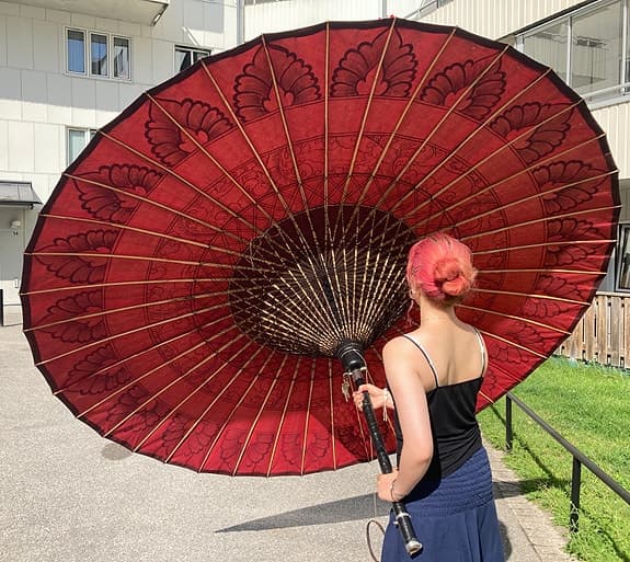 Unikt handgjort Pathein-parasoll från Myanmar (Burma) – Ø 230 cm