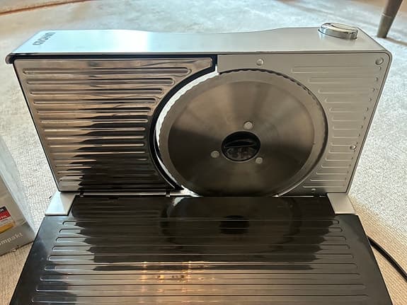 Unold skärmaskin till kött, bröd och ost