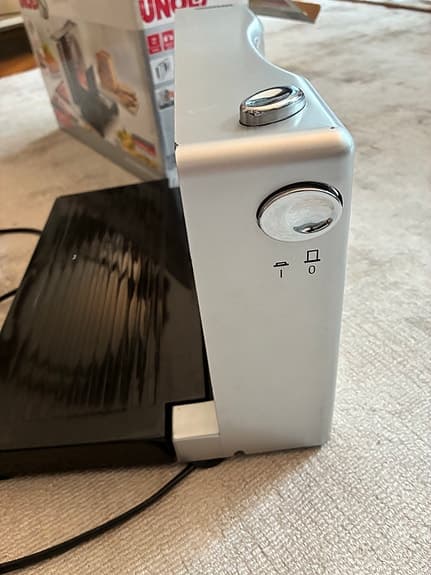 Unold skärmaskin till kött, bröd och ost
