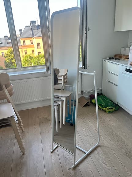 IKEA spegel med klädhängare vit