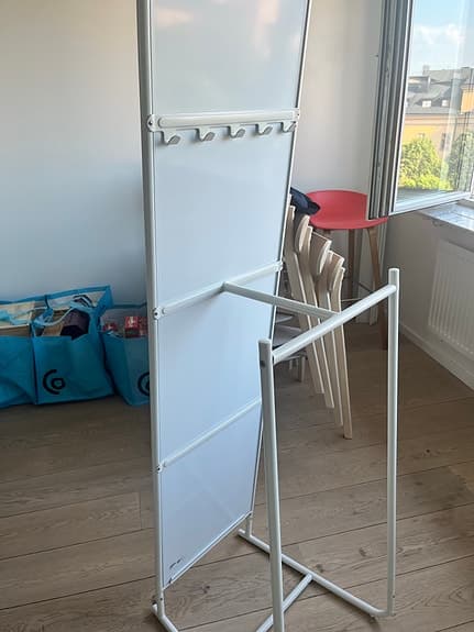 IKEA spegel med klädhängare vit