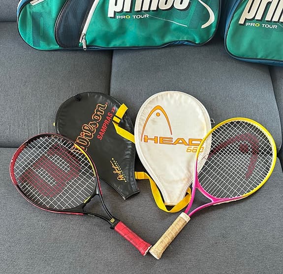 Vintage tennis- och squashracketar med originalfodral & Prince Pro Tour-väskor
