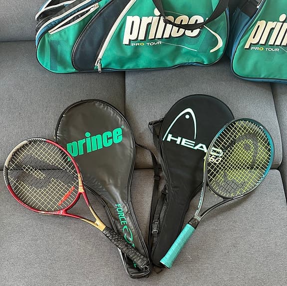Vintage tennis- och squashracketar med originalfodral & Prince Pro Tour-väskor
